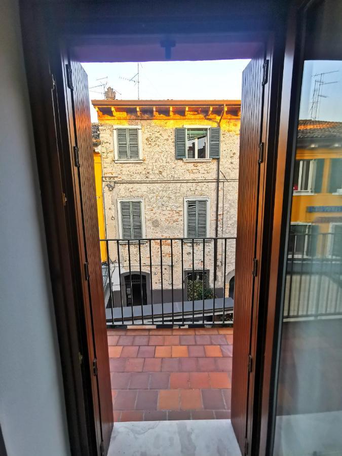 Old Town Apartment With Terrace - Live Love Lake Peschiera del Garda Exterior photo