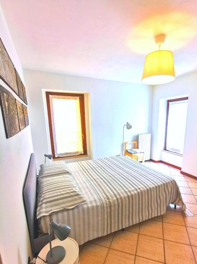 Old Town Apartment With Terrace - Live Love Lake Peschiera del Garda Exterior photo